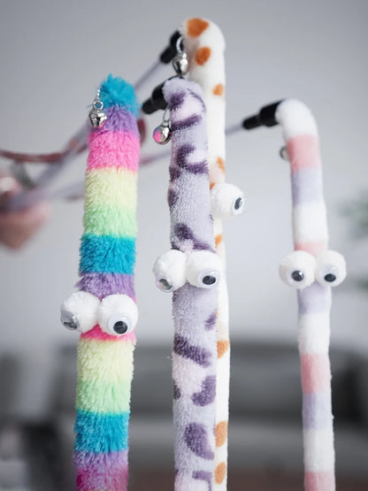 Baguette chenille colorée avec plumes détail 6 — Miaousse