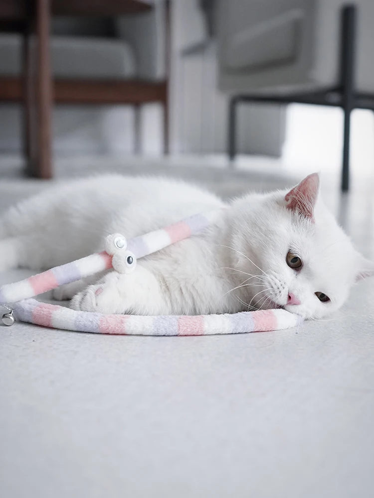 Baguette chenille colorée avec plumes détail 4 — Miaousse