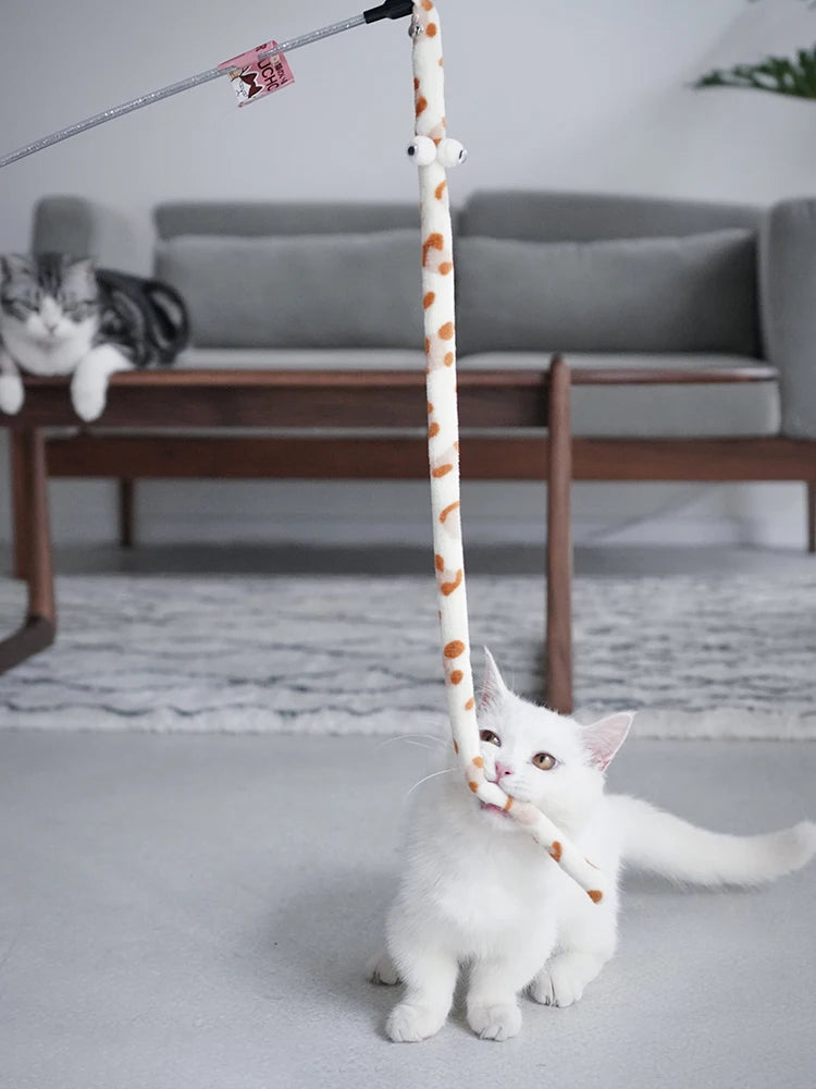Baguette chenille colorée avec plumes détail 2 — Miaousse